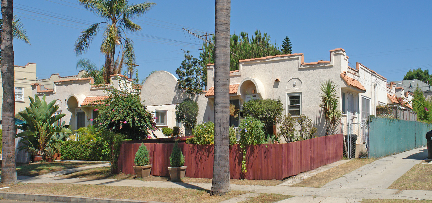 750-756 N Edinburgh Ave in Los Angeles, CA - Foto de edificio