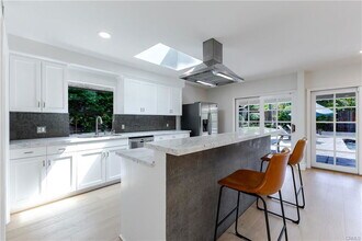 11500 Dona Cecilia Dr in Los Angeles, CA - Building Photo - Building Photo