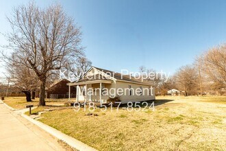 715 E Queen Pl in Tulsa, OK - Building Photo - Building Photo