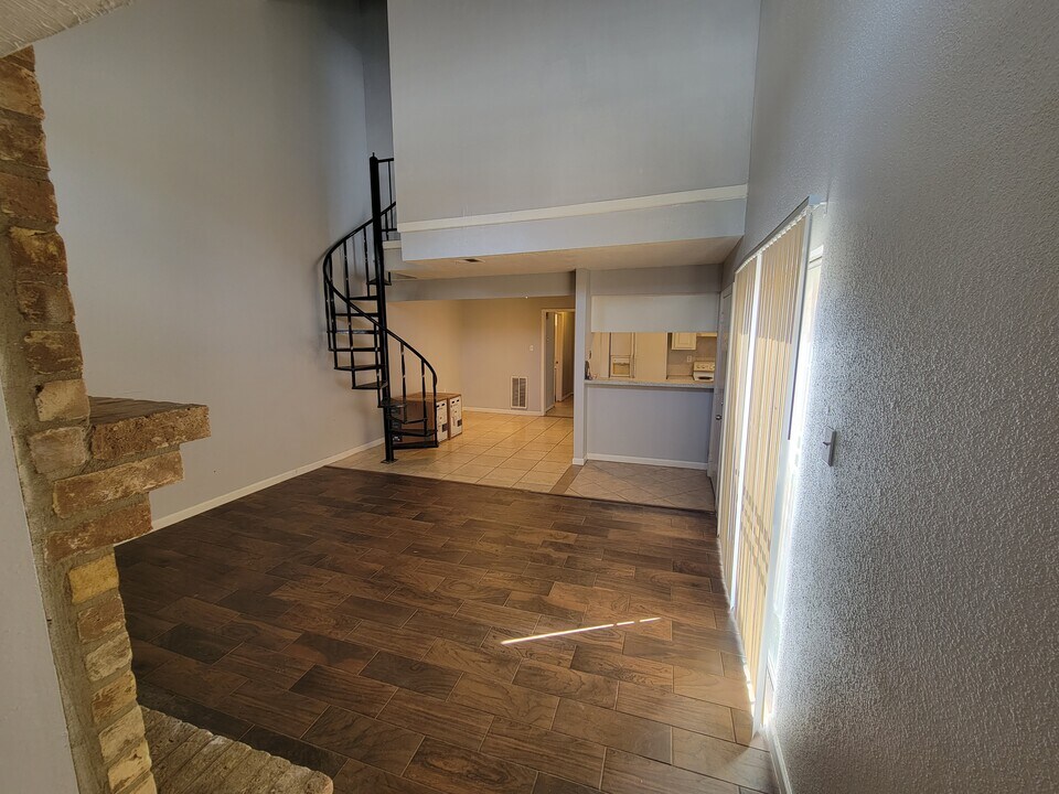 12247 W Village Dr, Unit D in Houston, TX - Building Photo