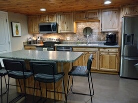 487 Kentucky Ave in Bluff City, TN - Building Photo