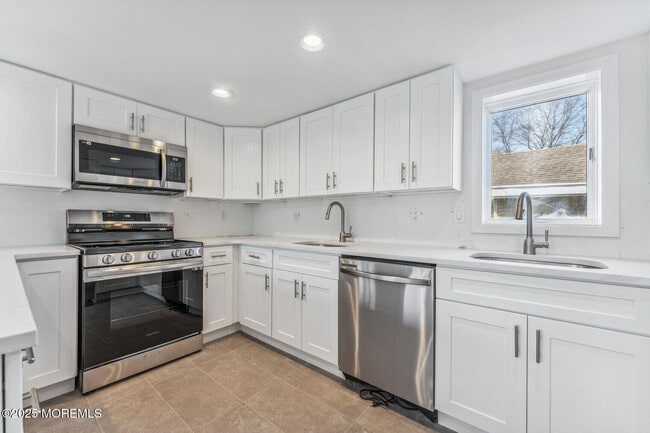 94 Monmouth Rd in Ocean Township, NJ - Building Photo - Building Photo