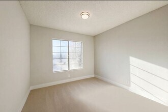 37740 Duffel St in Palmdale, CA - Building Photo - Building Photo