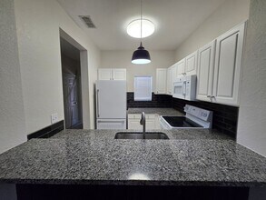 4551 NW 49th St in Gainesville, FL - Building Photo - Building Photo