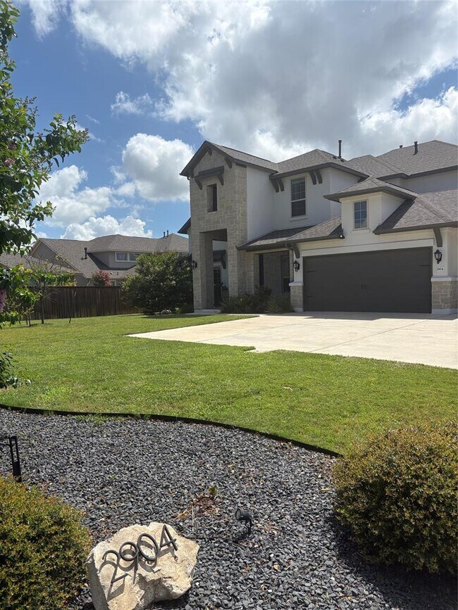 property at 2904 Fallcrest Bnd
