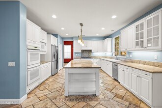 516 Rustic Hills Dr in Simi Valley, CA - Building Photo - Building Photo