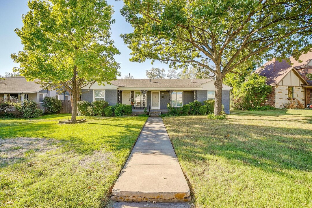 3541 S Hills Ave in Fort Worth, TX - Building Photo