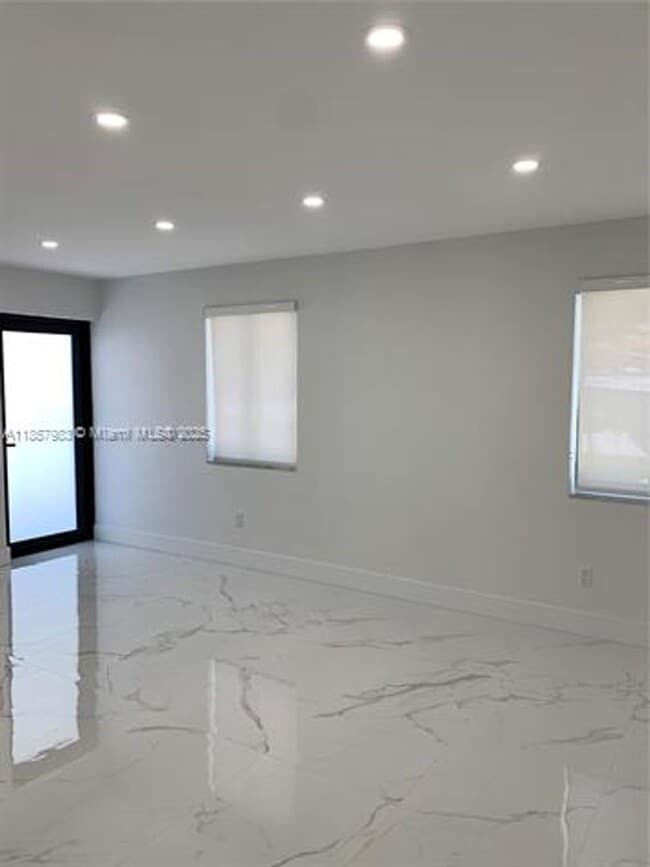 3260 SW 23rd Terrace in Miami, FL - Building Photo - Building Photo