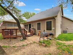 2009 Ridge View Dr in San Marcos, TX - Building Photo - Building Photo