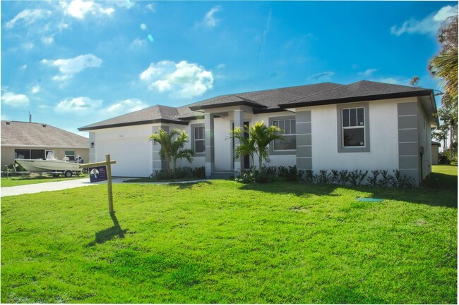 15061 Brainbridge Cir in Port Charlotte, FL - Building Photo - Building Photo