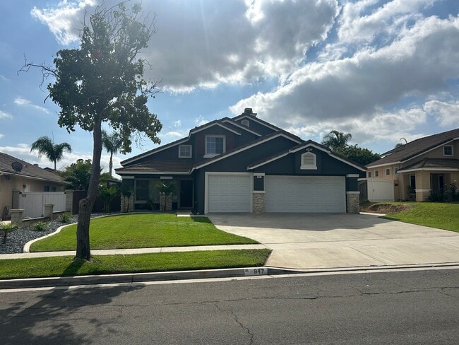 947 Cheyenne Rd in Corona, CA - Foto de edificio - Building Photo