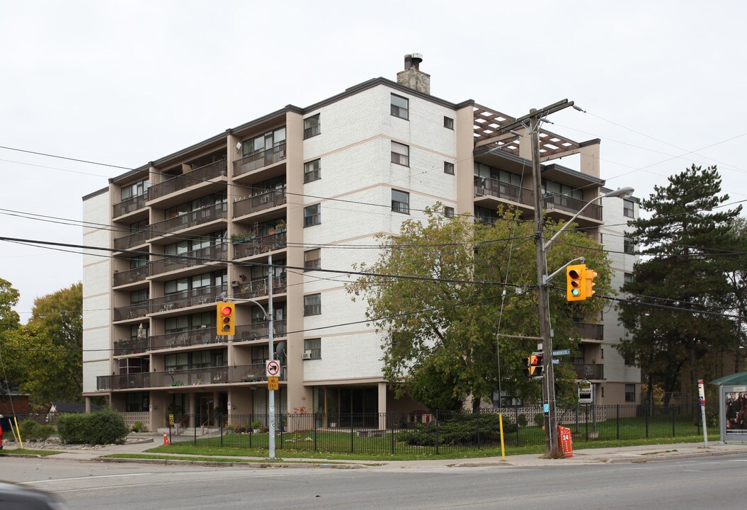 Monte Fleur Apartments in Toronto, ON - Building Photo