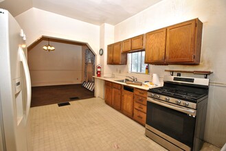 117 S Limit St in Colorado Springs, CO - Building Photo - Interior Photo