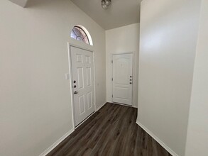 8135 Tierra Del Sol Rd in Arlington, TX - Foto de edificio - Building Photo