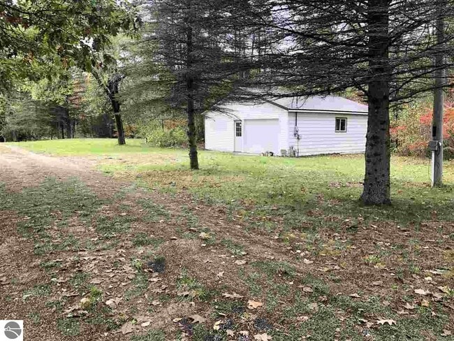 5498 Gross Dr in Weidman, MI - Building Photo - Building Photo