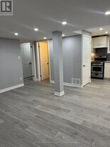 192 Willowbrook Dr in Whitby, ON - Building Photo