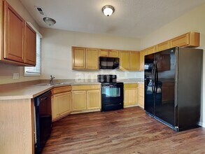 537 Hanska Way in Raleigh, NC - Foto de edificio - Building Photo