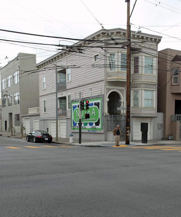 696-698 S Van Ness Ave in San Francisco, CA - Foto de edificio