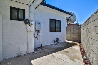 2111 Scott Rd, Unit 1 in Burbank, CA - Building Photo - Building Photo