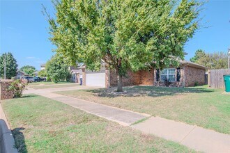 11517 Southwest 24th Street in Yukon, OK - Building Photo - Building Photo