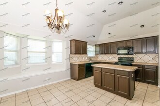 2416 Beaver Bend Ln in Yukon, OK - Building Photo - Building Photo