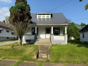 210 Perry St in Struthers, OH - Building Photo - Building Photo