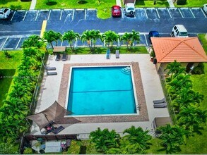 21905 Lake Forest Cir in Boca Raton, FL - Building Photo - Building Photo