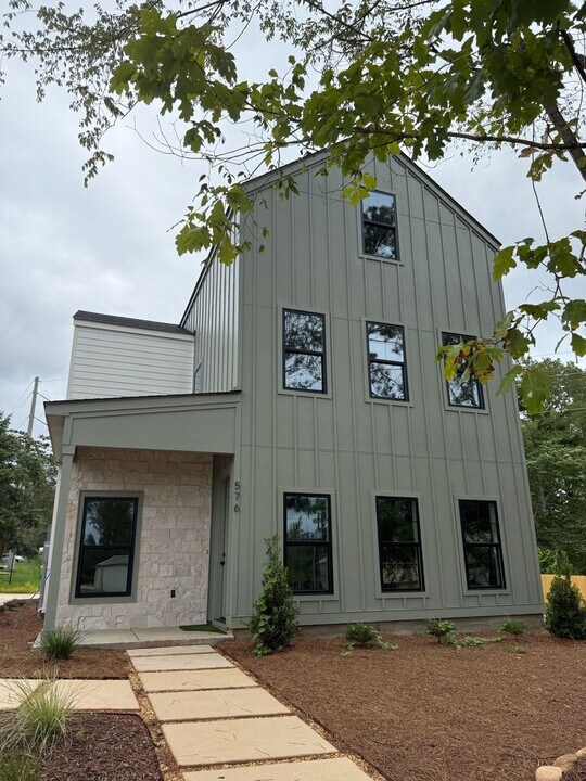 Awesome New Construction 5BR House Close t in Auburn, AL - Building Photo