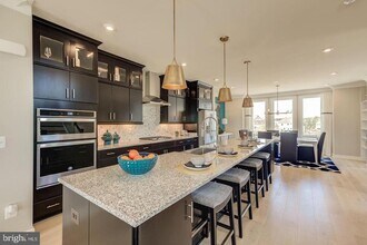 42939 Running Creek Square in Leesburg, VA - Building Photo - Building Photo