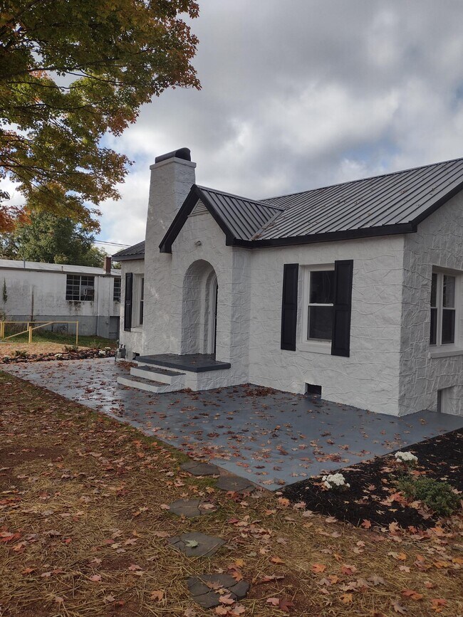 960 13th St SW Apartments and Nearby Hickory Apartments For Rent