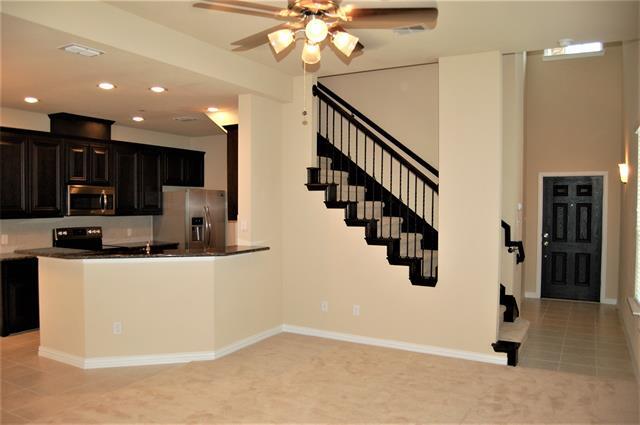 142 Barrington Ln in Lewisville, TX - Foto de edificio - Building Photo