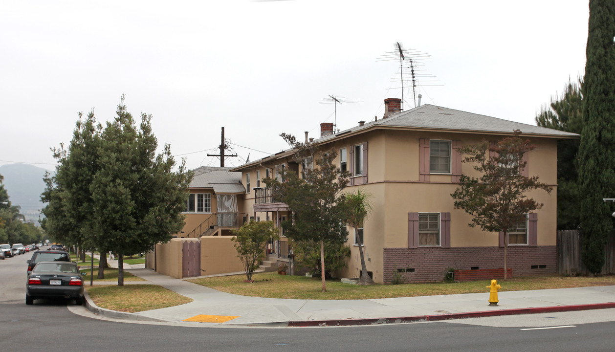 1800 W Glenoaks Blvd in Glendale, CA - Building Photo