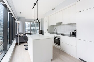 5 St Joseph St in Toronto, ON - Building Photo - Building Photo