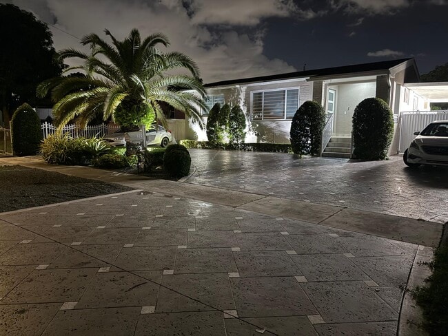 120 W 63rd St in Hialeah, FL - Building Photo - Building Photo