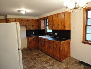 1289 N Chapel St in Louisville, OH - Building Photo - Building Photo