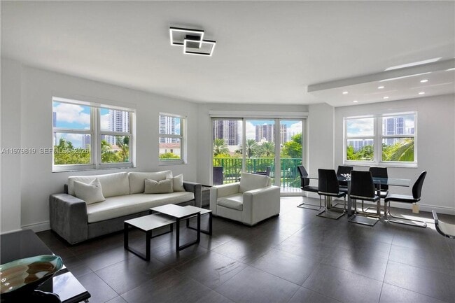 19900 E Country Club Dr in Aventura, FL - Foto de edificio - Building Photo