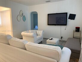 2131 Arthur St in Hollywood, FL - Building Photo