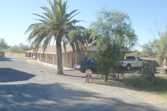 5740 S Nogales Hwy in Tucson, AZ - Building Photo - Building Photo