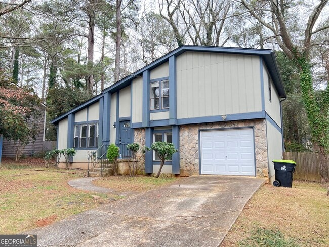 9028 Raven Dr in Jonesboro, GA - Building Photo - Building Photo