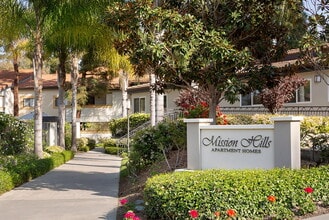 Mission Hills in Oceanside, CA - Foto de edificio - Building Photo