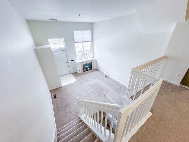 property at 1872 Lindsay Ln