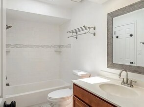 804 Timber Oaks Rd in Edison, NJ - Building Photo - Building Photo