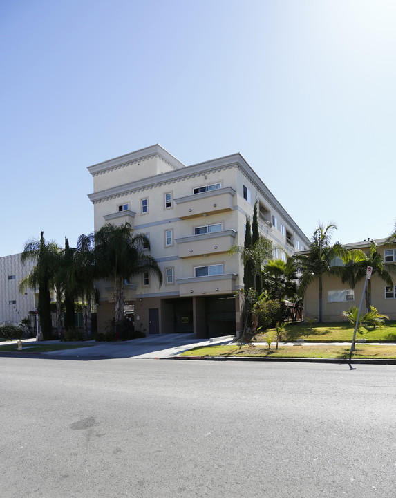 332 S Serrano Ave in Los Angeles, CA - Foto de edificio