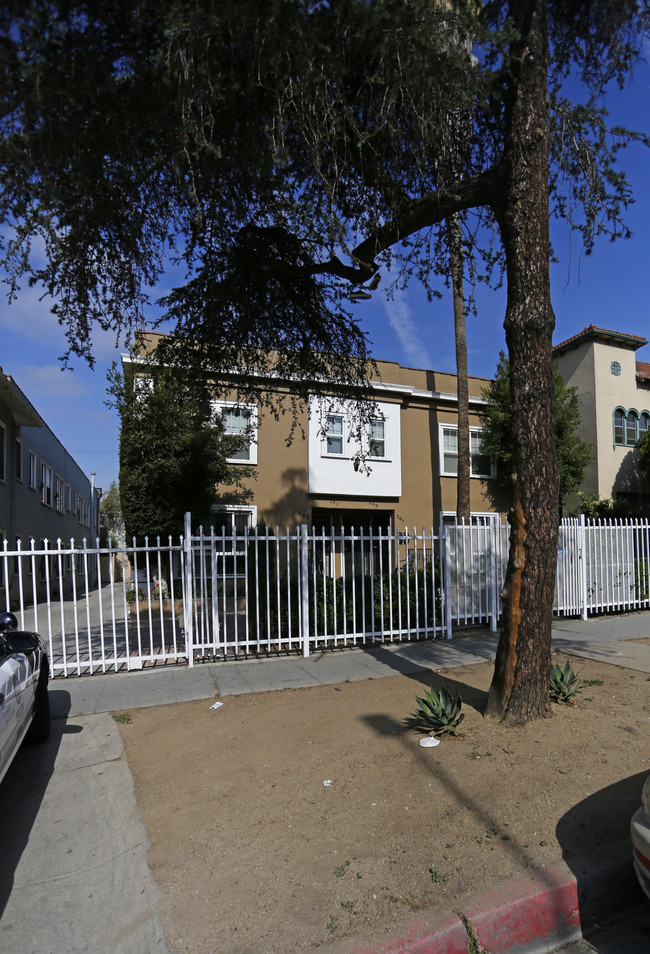 247 S Catalina St in Los Angeles, CA - Foto de edificio - Building Photo