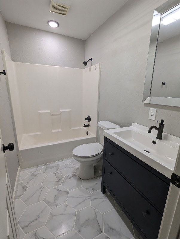 114 Scofield Ave in Johnson City, TX - Building Photo - Building Photo