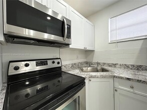 6950 NW 8th Ave in Miami, FL - Building Photo - Building Photo