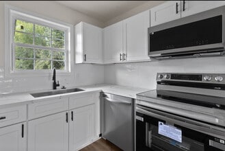 5031 Mallow St, Unit B in Houston, TX - Building Photo - Building Photo