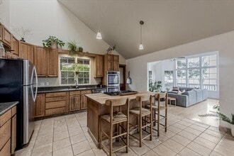 540 Alhambra St in Crockett, CA - Building Photo - Building Photo
