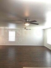 10631 S Shaenridge in San Antonio, TX - Building Photo - Building Photo