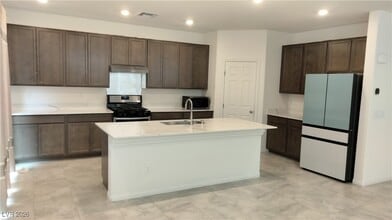 7513 Lush Oasis Ave. in Las Vegas, NV - Building Photo - Building Photo